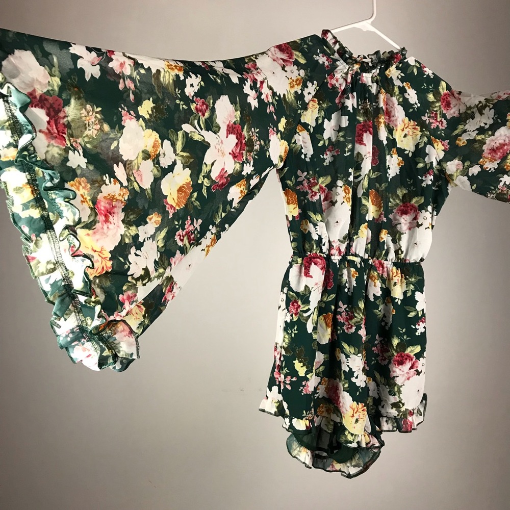 Women’s Floral Romper Size Small